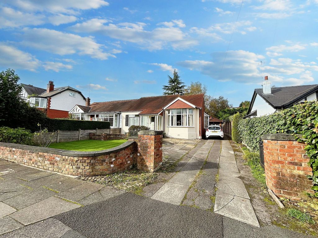 3 bed semidetached bungalow for sale in Welbeck Road, Worsley M28, £