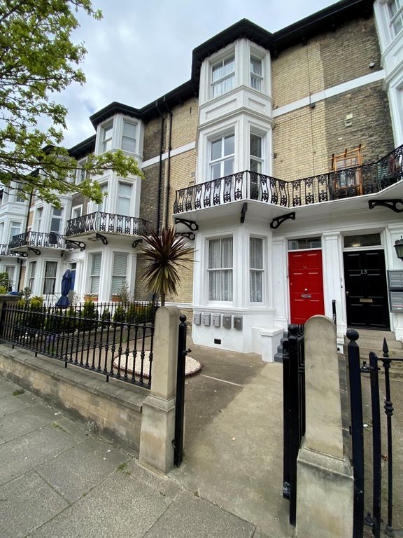 1 bed flat to rent in Camperdown, Great Yarmouth NR30, £650 pcm Zoopla