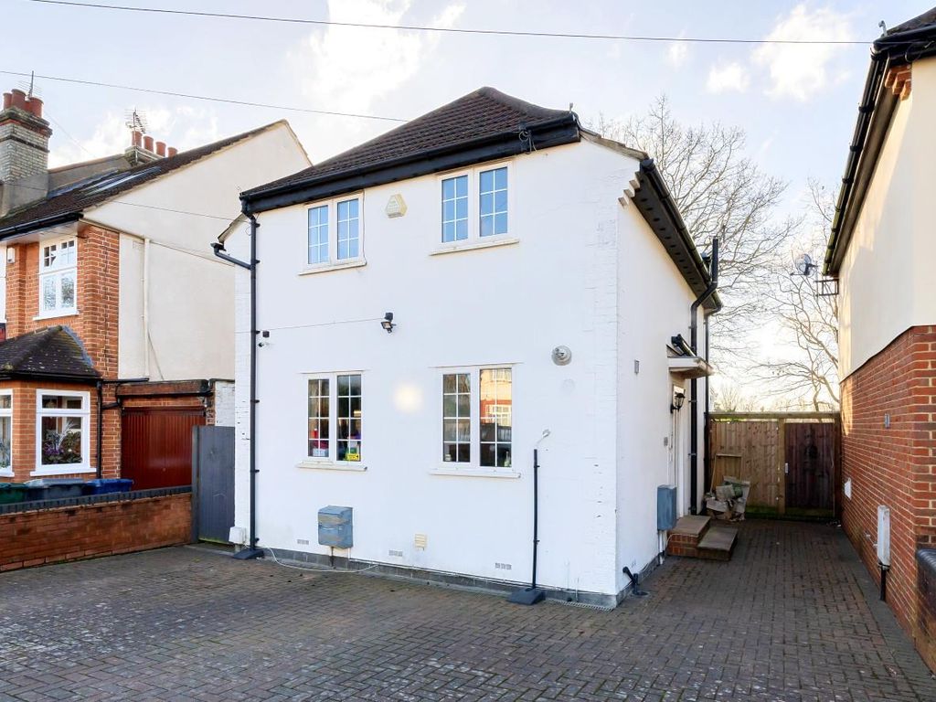 3 bed detached house for sale in Queens Avenue, London N20, £699,995