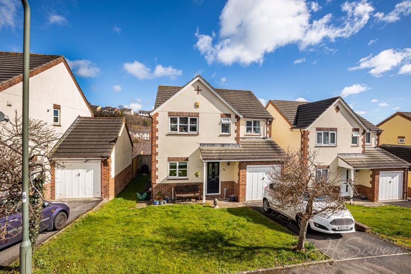 4 bed detached house for sale in Lindisfarne Way, Torquay TQ2, £350,000