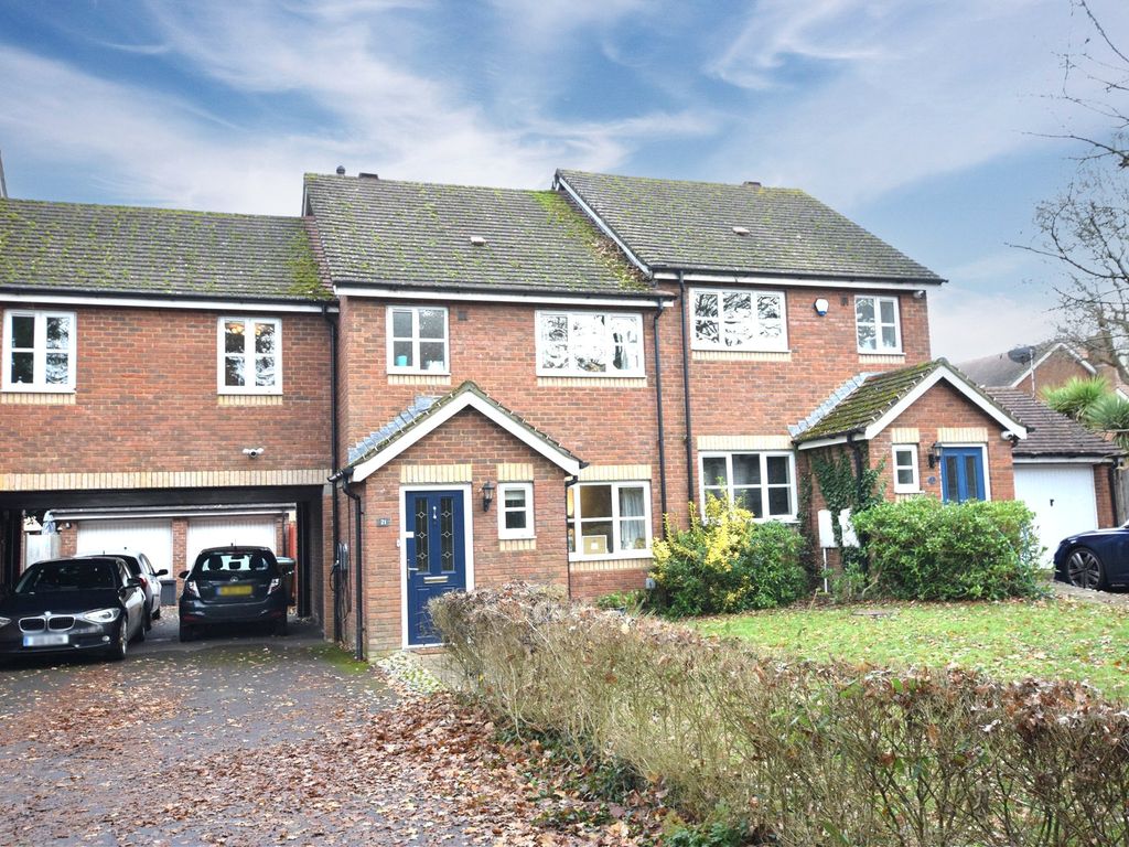 4 bed semidetached house for sale in Setter Combe, Warfield, Berkshire