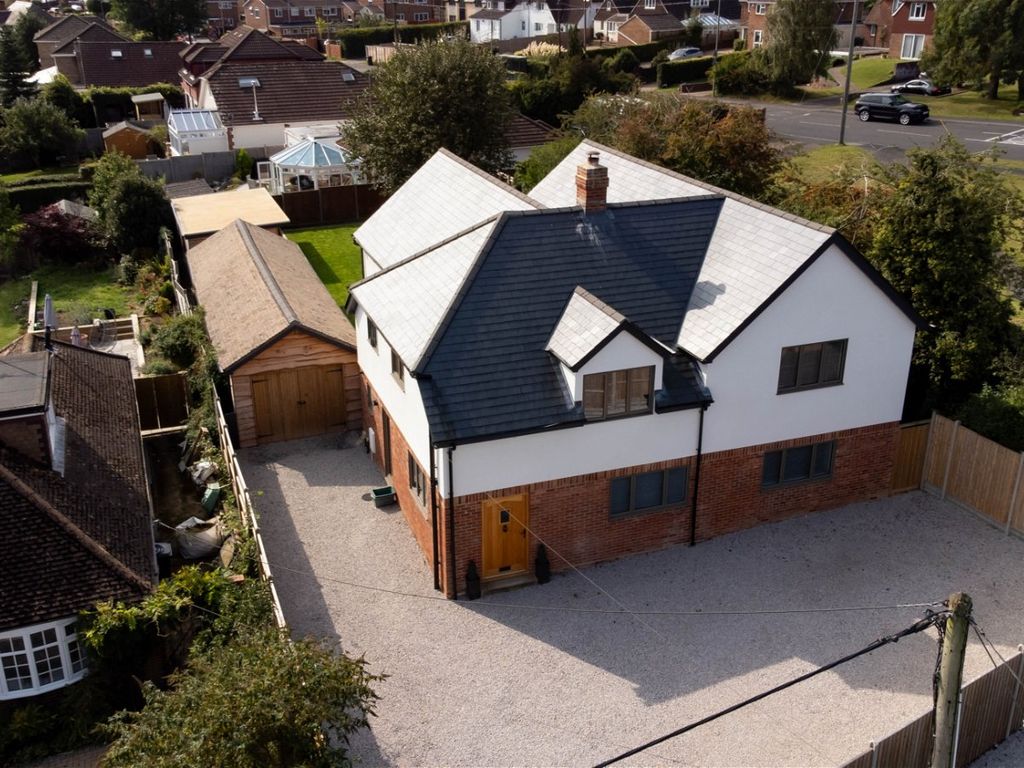 4 bed detached house for sale in Pack Lane, Basingstoke RG22, £850,000