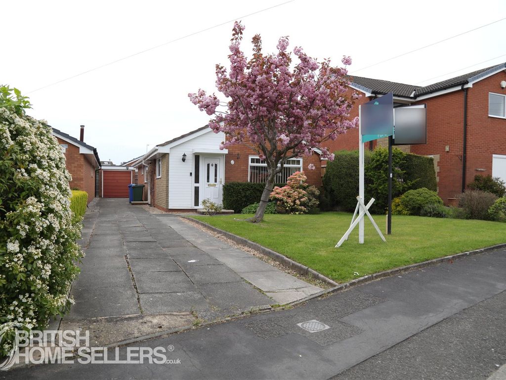 3 bed bungalow for sale in Spring Meadow, Leyland, Lancashire PR25, £