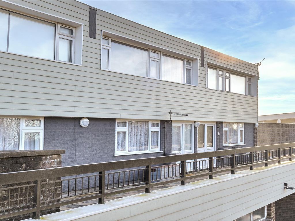 3 bed for sale in Mid Kent Shopping Centre, Castle Road