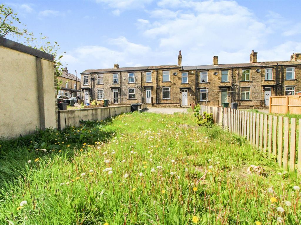 2 bed terraced house for sale in Prospect Place, Eccleshill, Bradford
