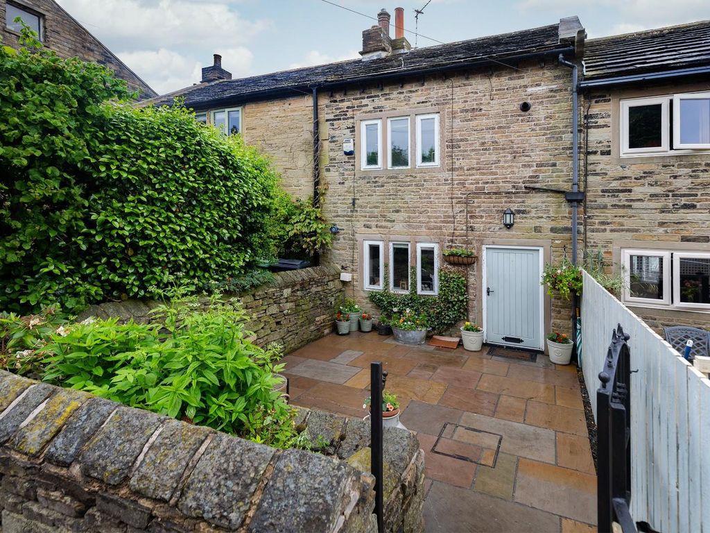 2 bed cottage for sale in Huddersfield HD3, £190,000 Zoopla