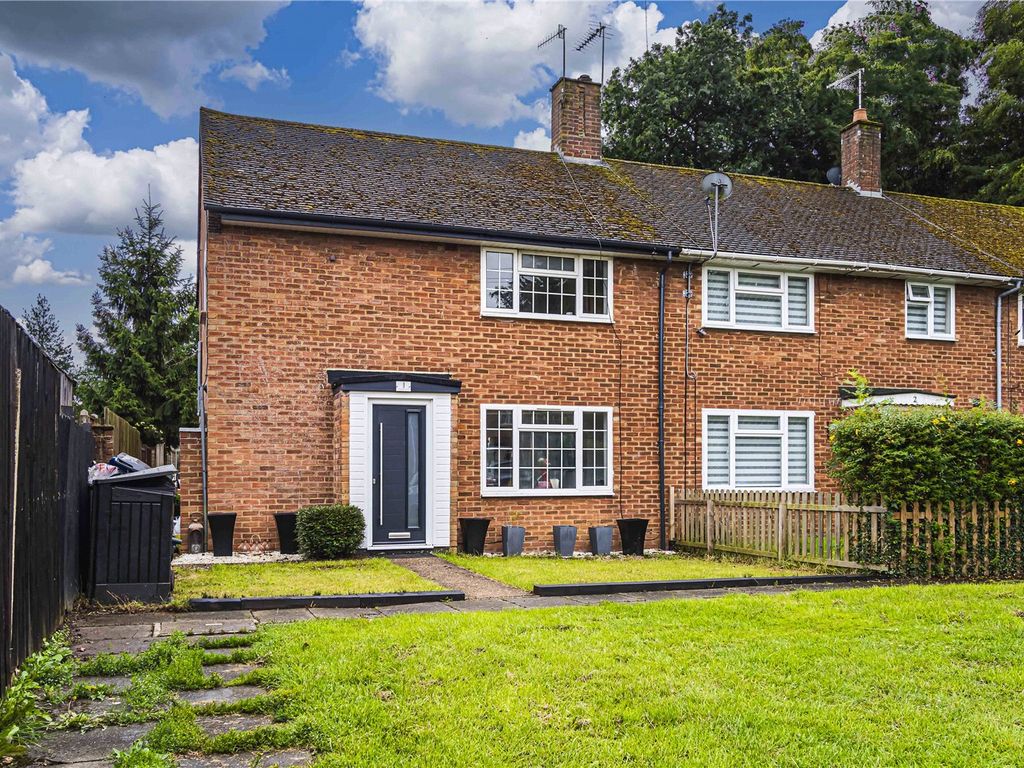 3 bed end terrace house for sale in Harepark Close, Warners End, Hemel