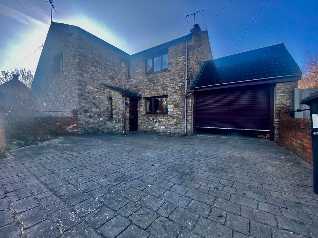 3 bed flat for sale in Main Road, Easter Compton, Bristol BS35 Zoopla