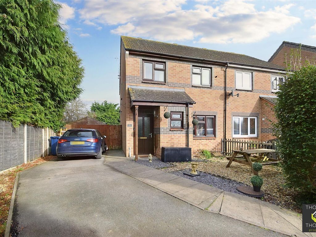 3 bed semidetached house for sale in Falcon Close, Rookery Road