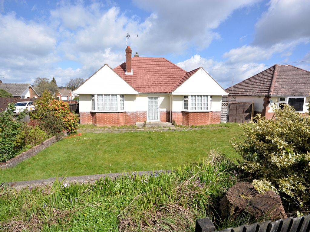 3 bed detached bungalow for sale in Sopers Lane, Poole BH17 Zoopla