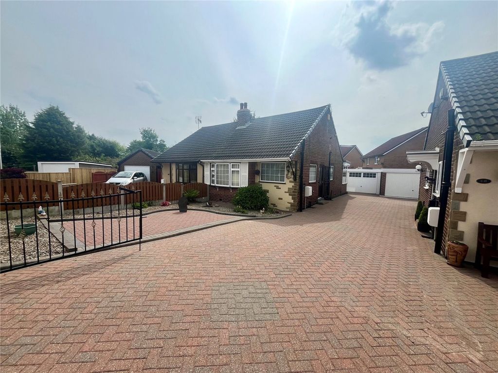 2 bed bungalow for sale in Sandyacres, Rothwell, Leeds, West Yorkshire