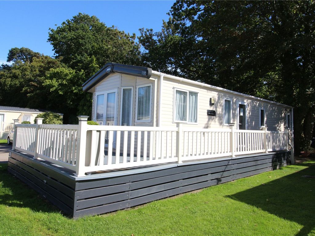 2 bed mobile/park home for sale in Hoburne Bashley, New Milton