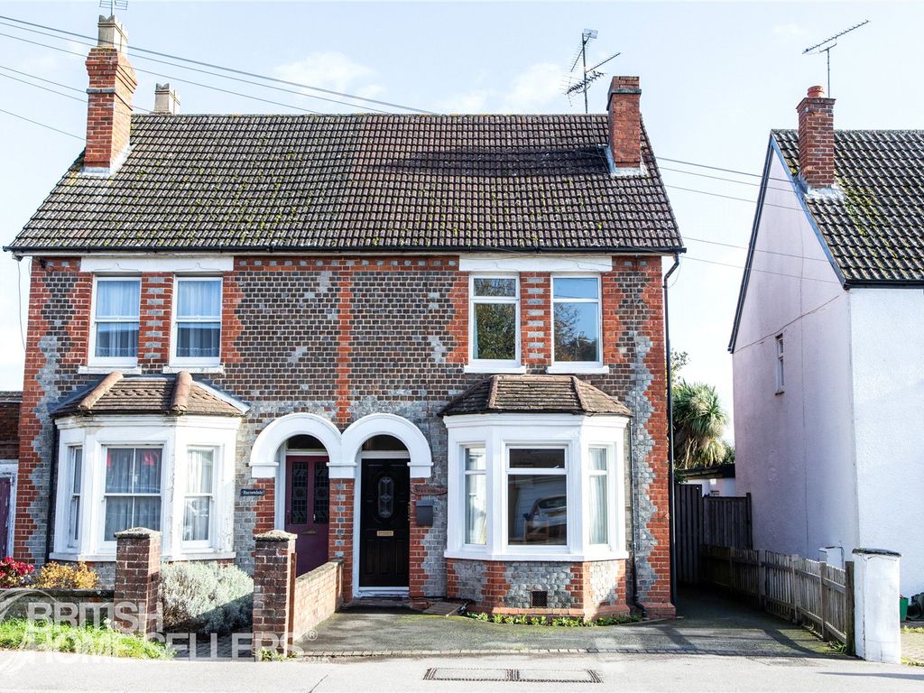 2 bed semidetached house for sale in Basingstoke Road, Spencers Wood