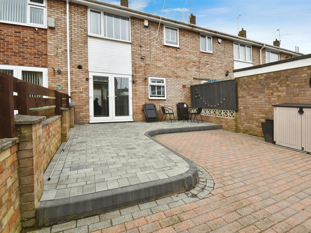 3 bed terraced house for sale in Newtondale, Sutton Park, Hull HU7, £