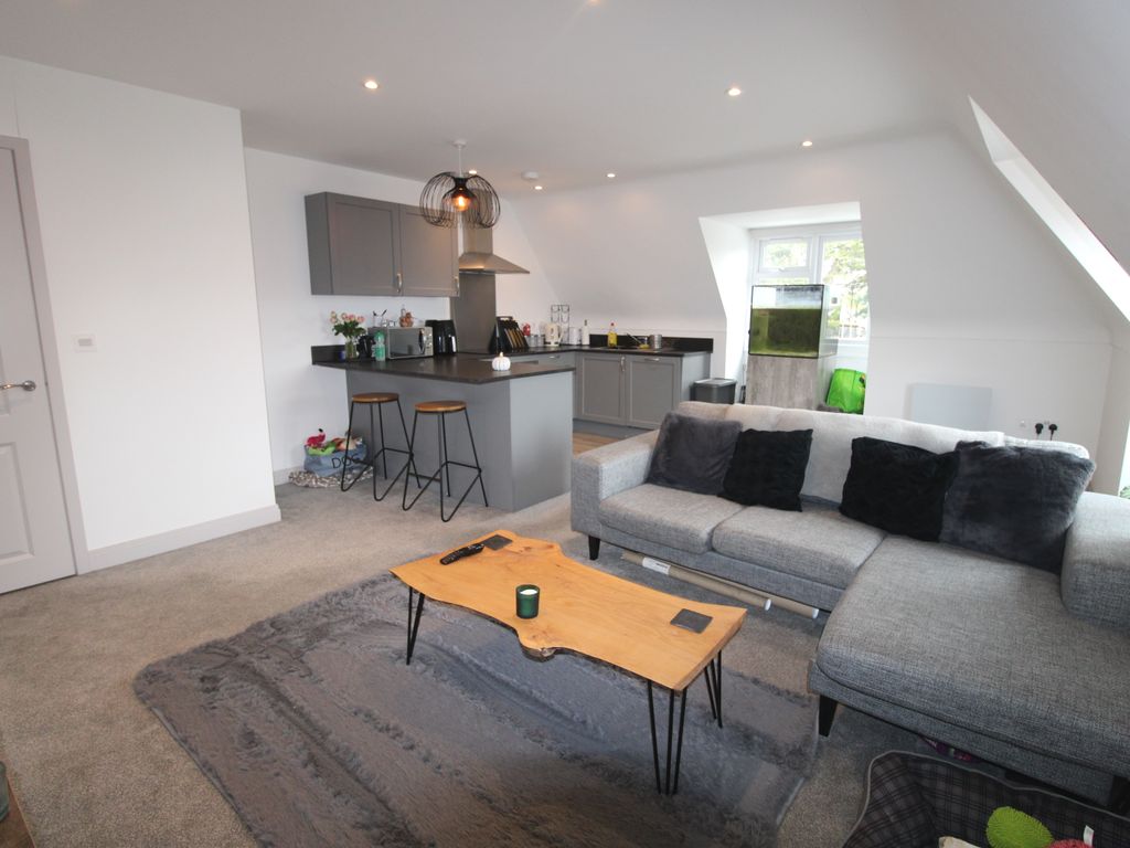 2 bed flat to rent in Wimborne Road West, Wimborne BH21, £975 pcm Zoopla