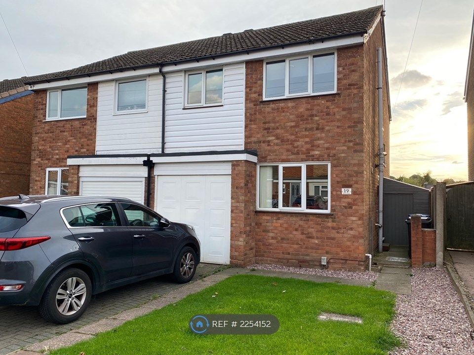 3 bed semidetached house to rent in Avon Road, Burntwood WS7, £1,095