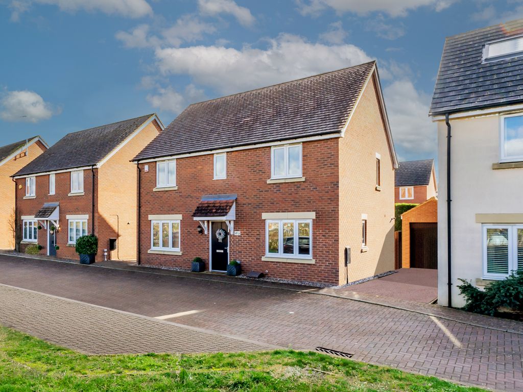 4 bed detached house for sale in Skye Crescent, Newton Leys, Milton