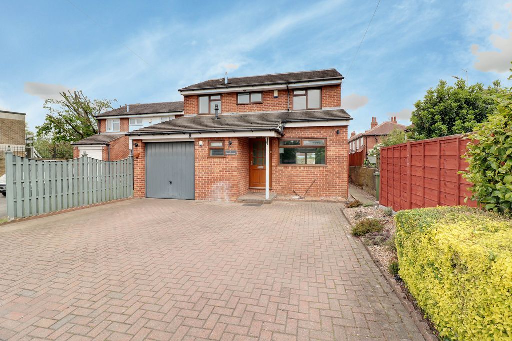 4 bed detached house for sale in Home Lea Drive, Rothwell, Leeds LS26
