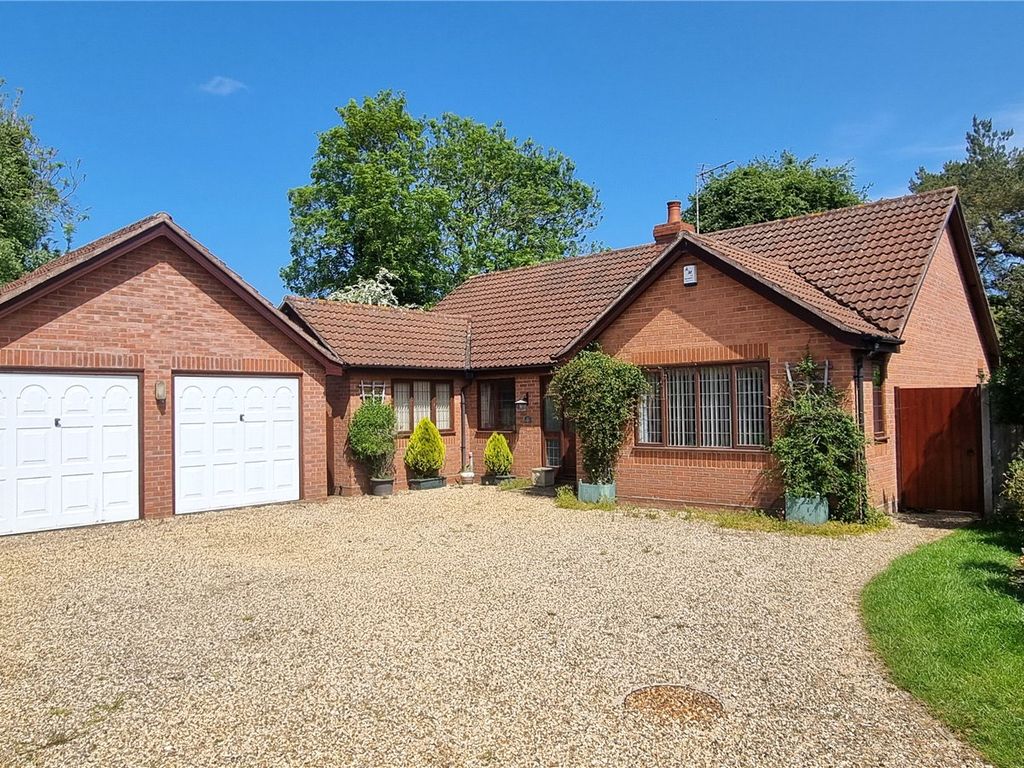 3 bed bungalow for sale in Golden Pightle, Barford, Norwich, Norfolk NR9 Zoopla