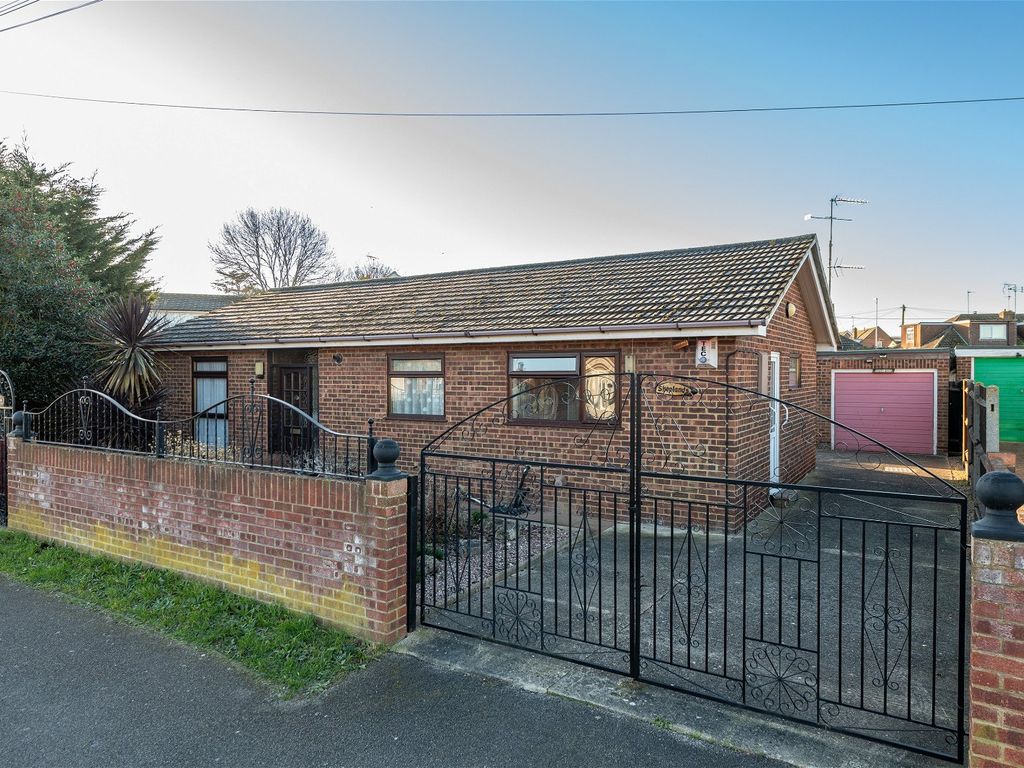 3 bed bungalow for sale in Sunnyside Avenue, Minster On Sea, Sheerness ME12, £375,000 Zoopla