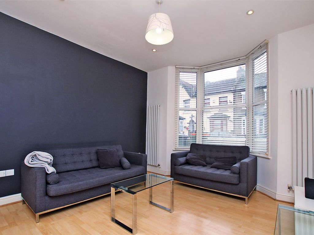 3 bed terraced house to rent in St. James Road, Stratford, London E15