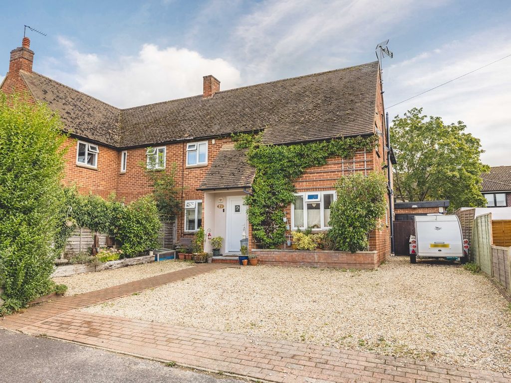 3 bed semidetached house for sale in Hillside Close, Chalfont St Peter SL9, £600,000 Zoopla