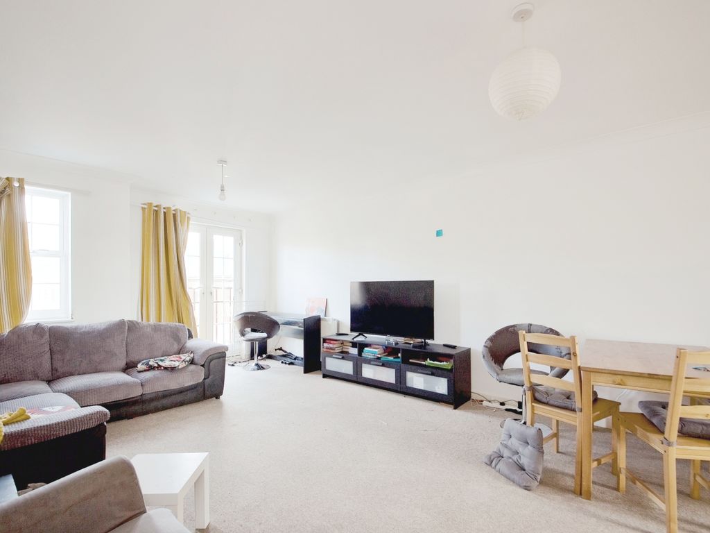3 bed flat for sale in Queensberry Place, Manor Park, London E12, £