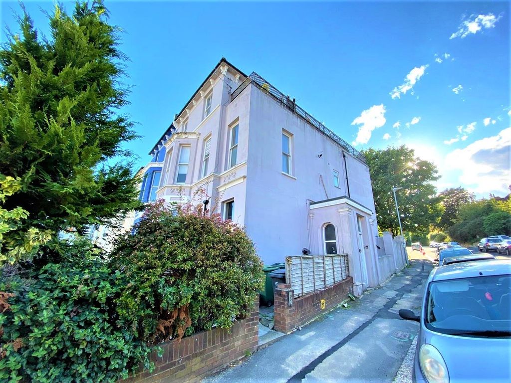 2 bed flat for sale in Brittany Road, St. LeonardsOnSea TN38 Zoopla