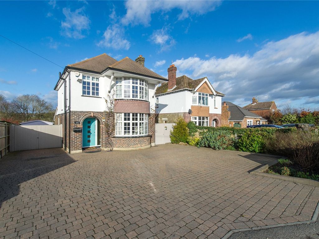 3 bed detached house for sale in Lower Road, East Farleigh, Maidstone