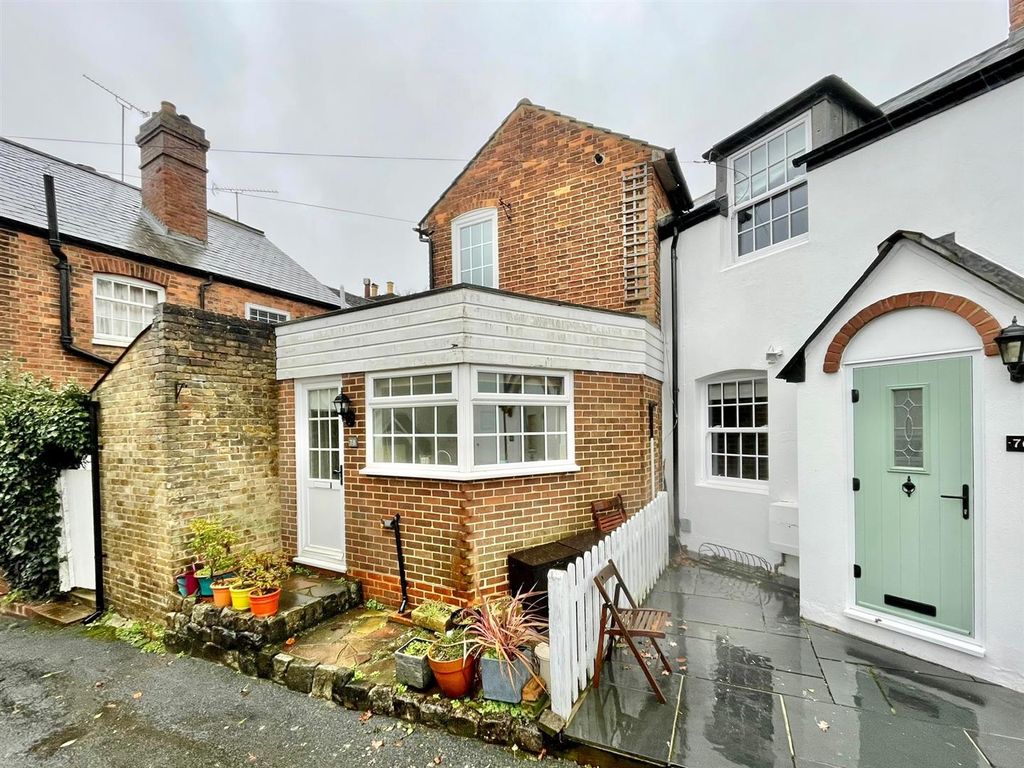 2 bed cottage for sale in Chipstead Lane, Riverhead, Sevenoaks TN13