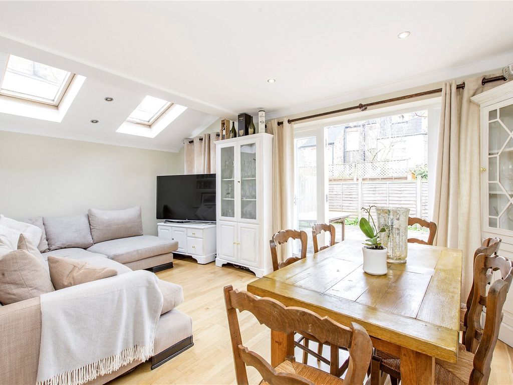 2 bed flat to rent in Broughton Road, Fulham SW6 Zoopla