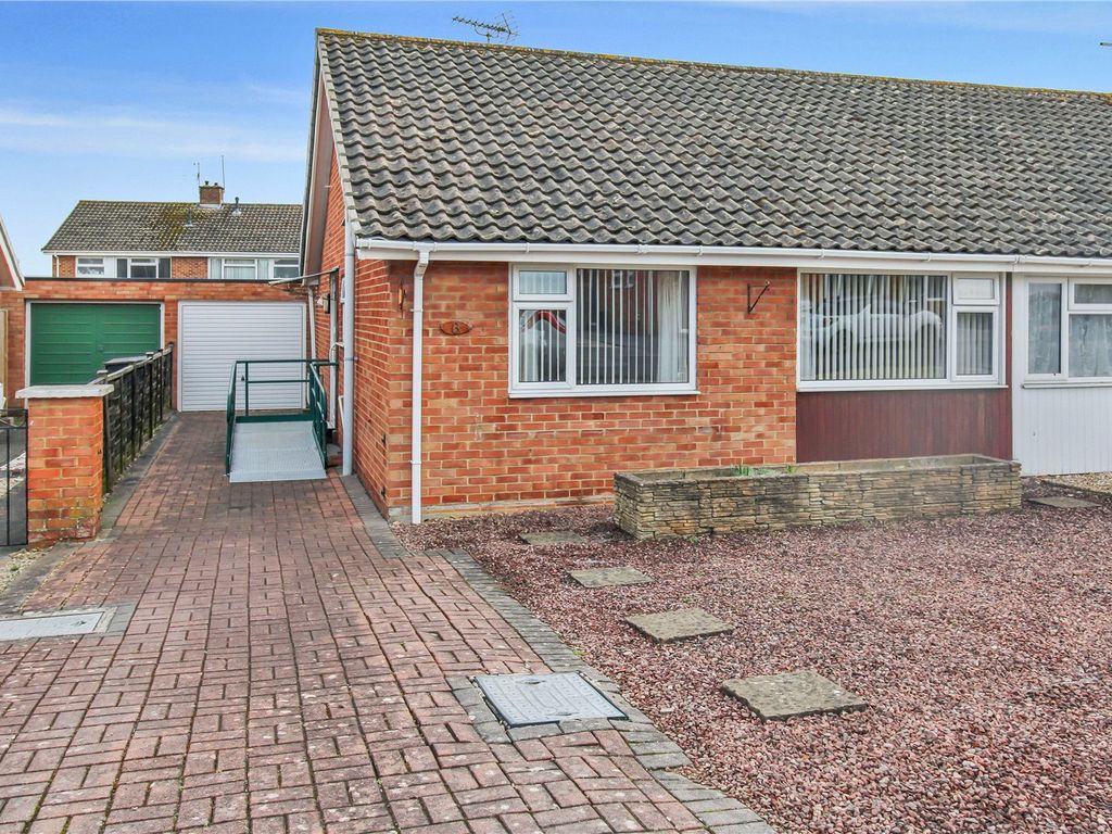 2 bed bungalow for sale in Constantine Close, Coleview, Swindon
