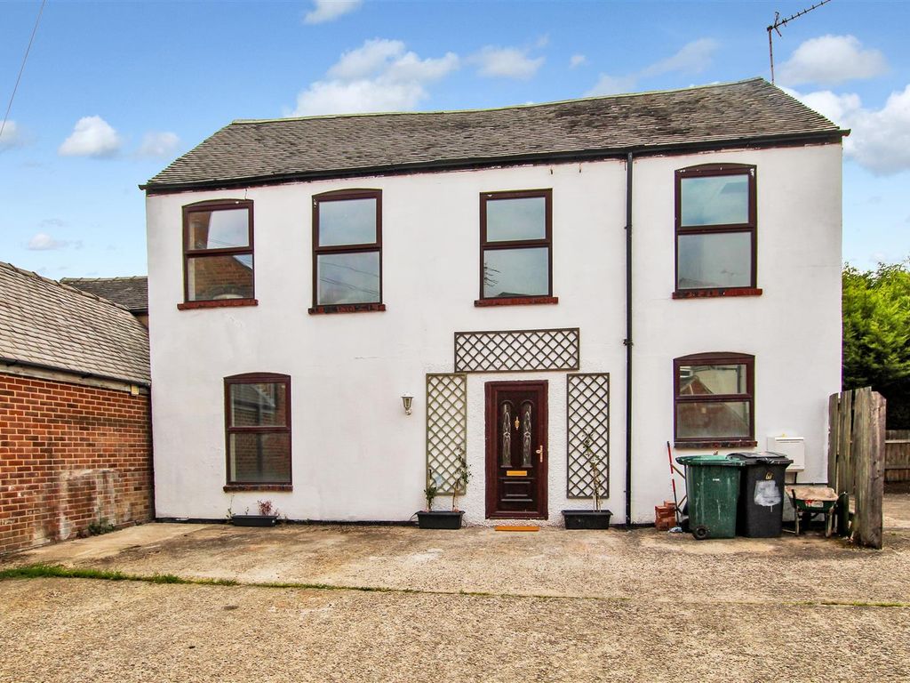 3 bed detached house for sale in Castle Road, Castle Gresley, Swadlincote DE11, £149,000 Zoopla