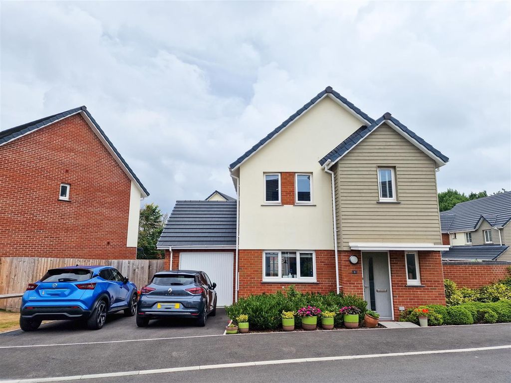3 bed detached house for sale in Highgrove, Barnstaple EX31 Zoopla
