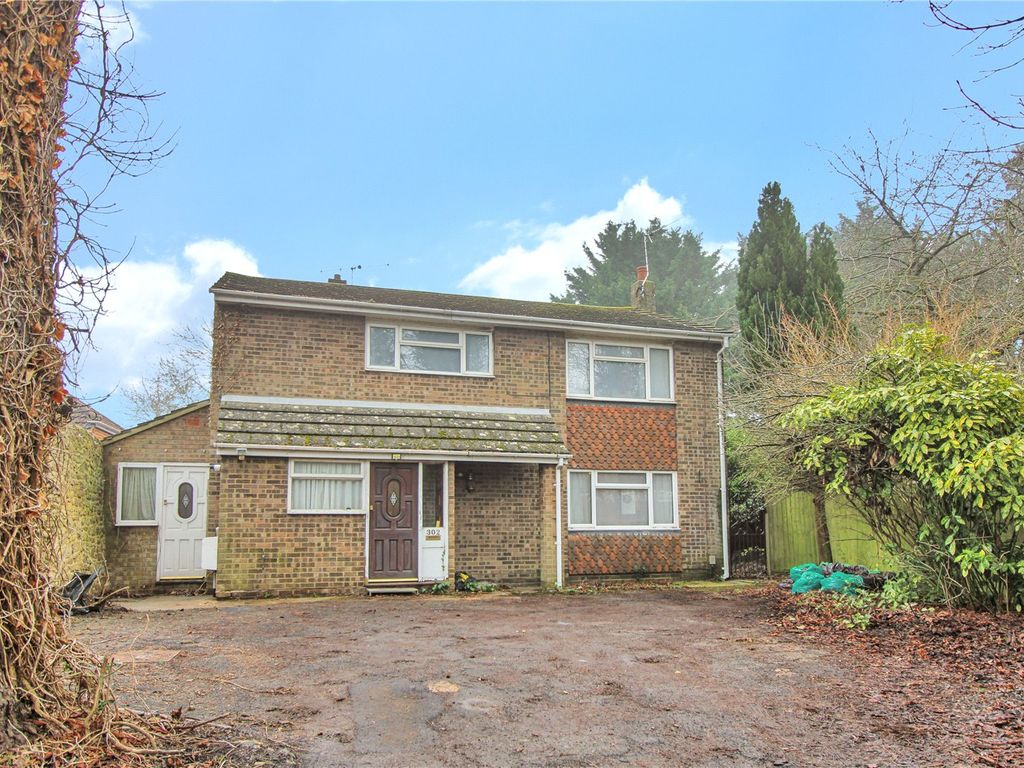 4 bed detached house for sale in Cheney Manor Road, Rodbourne Cheney