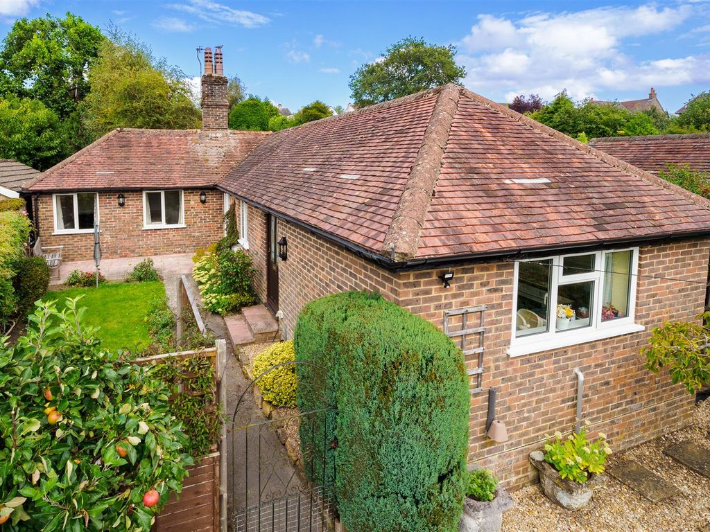 3 bed detached bungalow for sale in Hurtis Hill, Crowborough TN6, £
