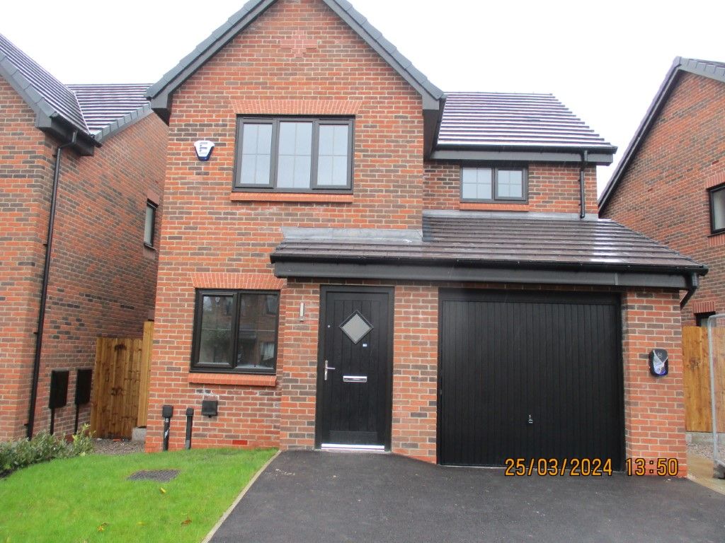 3 bed detached house to rent in Clubhouse Avenue, Little Hulton M38, £