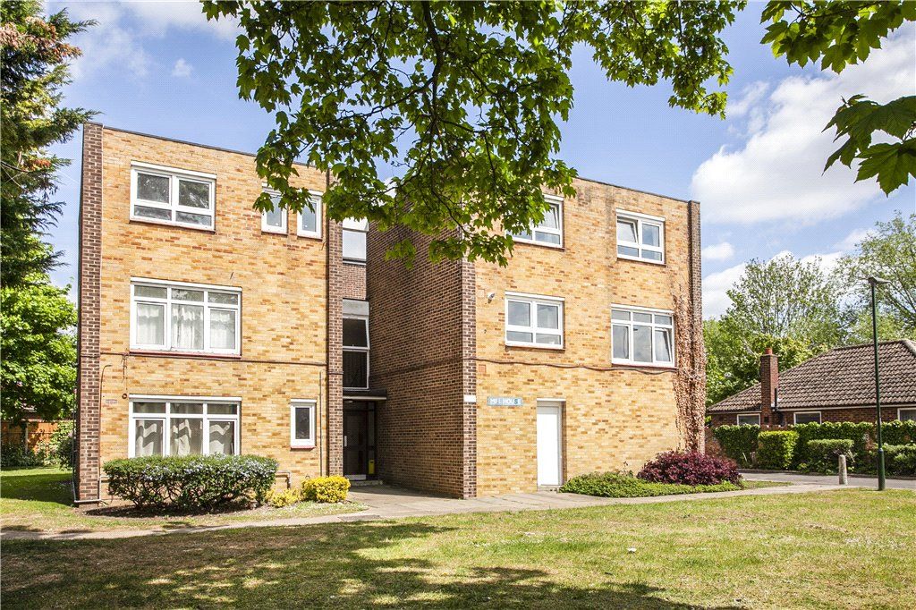 2 bed flat for sale in Millfield Road, Whitton, Hounslow TW4, £300,000