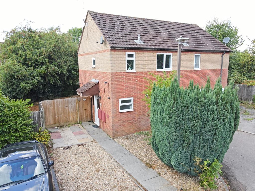 2 bed semidetached house for sale in Richborough, Bancroft, Milton