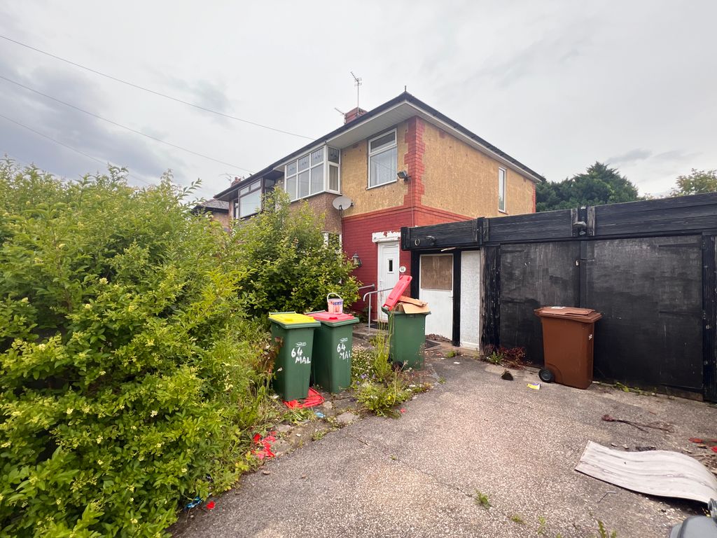 3 bed semidetached house for sale in Malvern Avenue, Preston PR1, £
