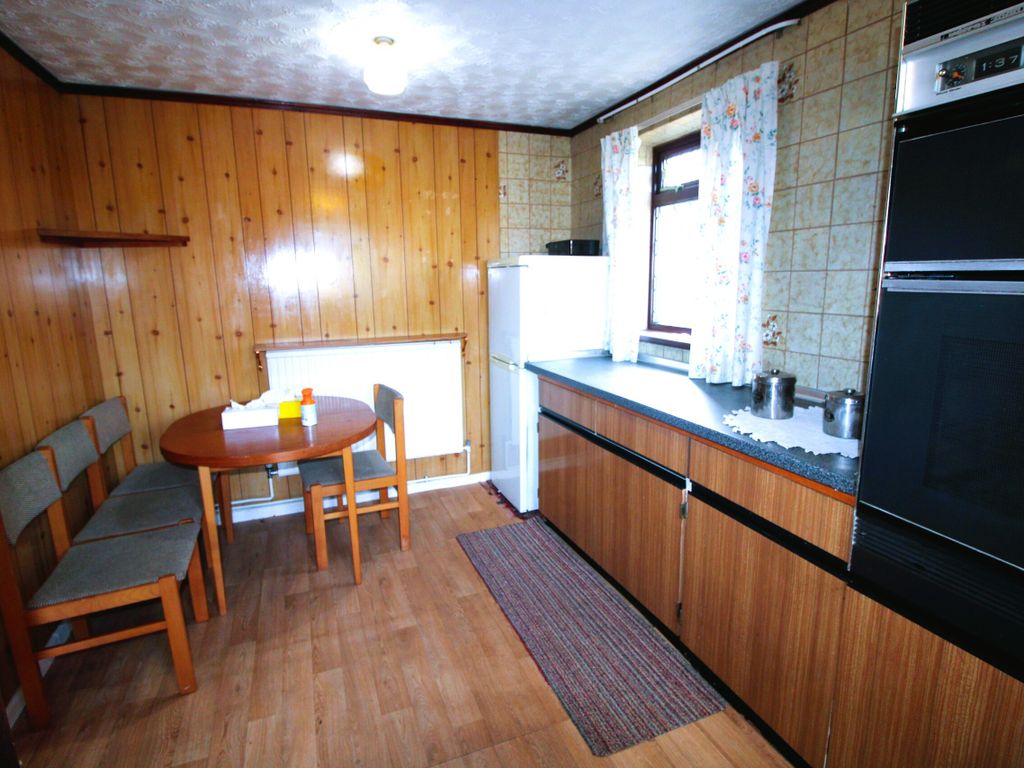 3 bed semidetached house for sale in Lytton Drive, Sheffield, South