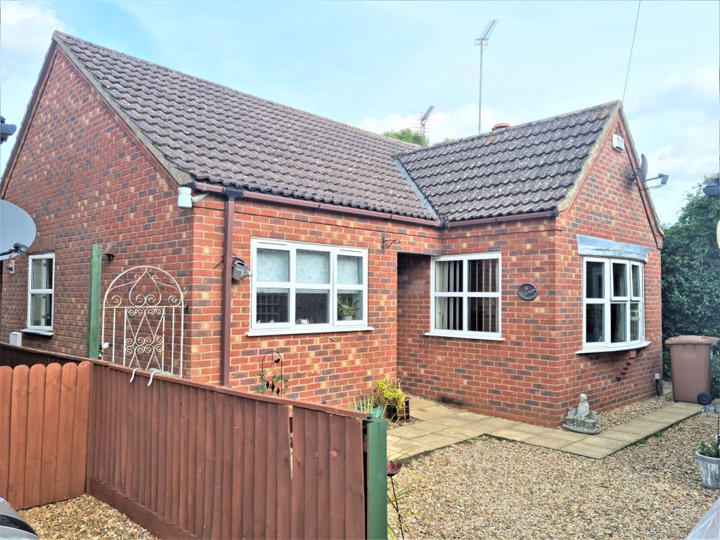 3 bed detached bungalow to rent in Orchard Gardens, Leverington