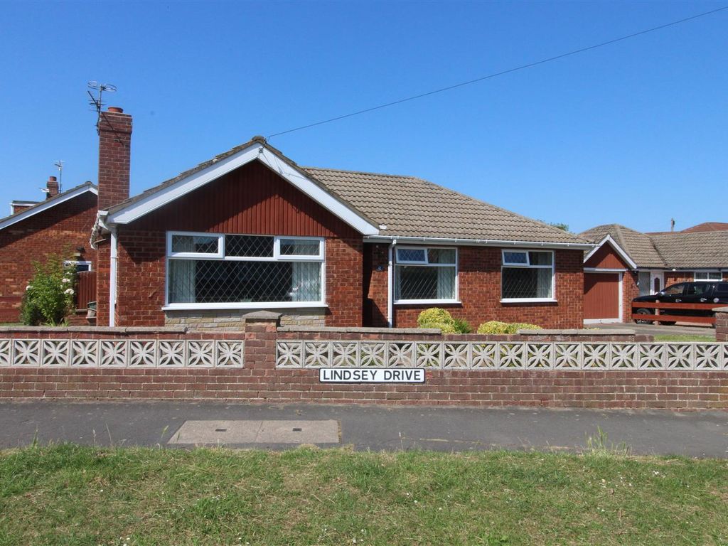 3 bed detached bungalow for sale in Holton Mount, HoltonLeClay