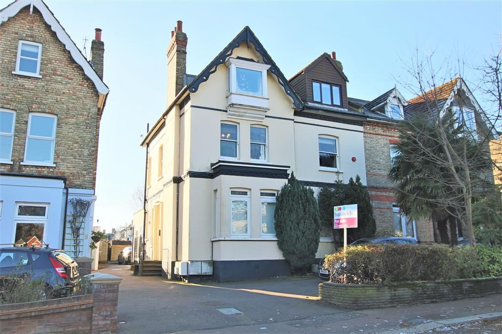 2 bed flat to rent in Chase Green Avenue, Enfield EN2 Zoopla
