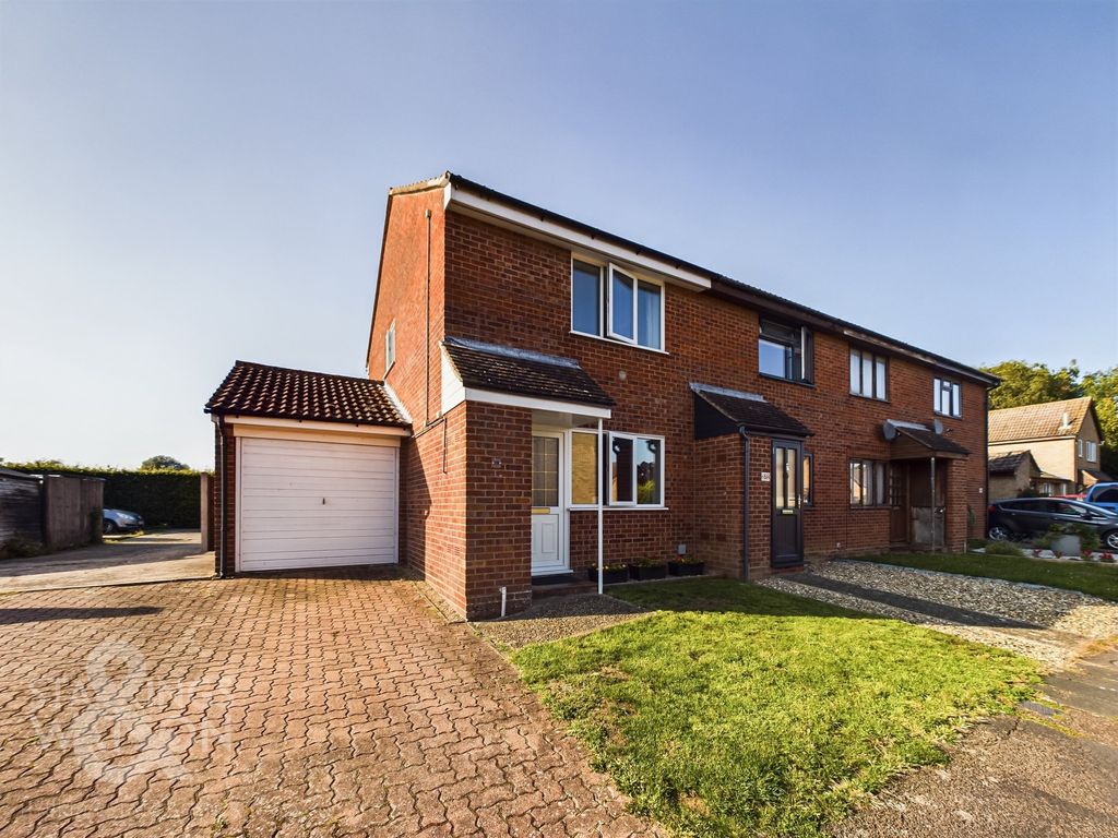2 bed end terrace house for sale in Lime Tree Avenue, Wymondham NR18, £