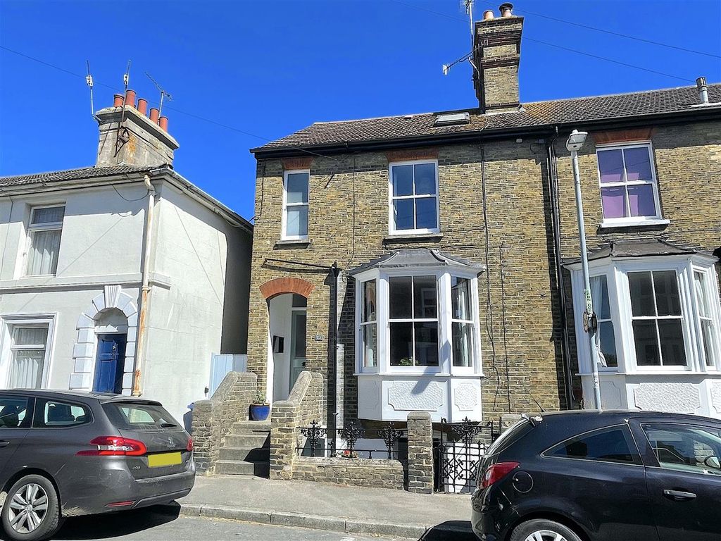 3 bed end terrace house for sale in Plantation Road, Faversham ME13 Zoopla