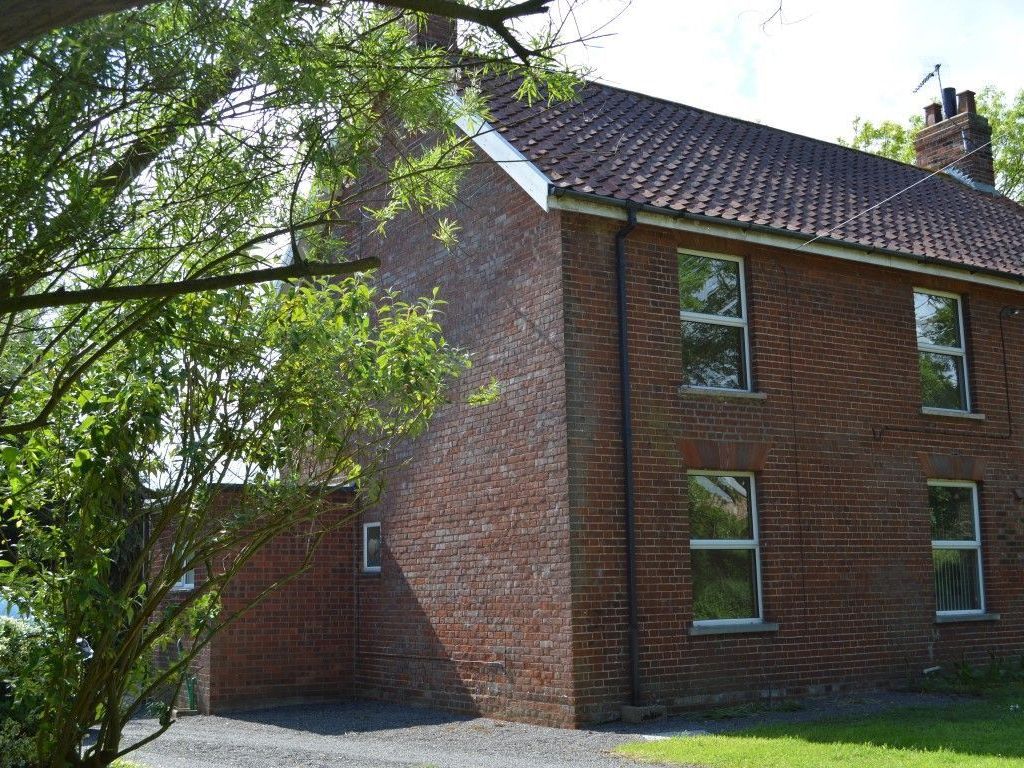 3 bed cottage to rent in The Hill, Limpenhoe, Norwich NR13, £795 pcm