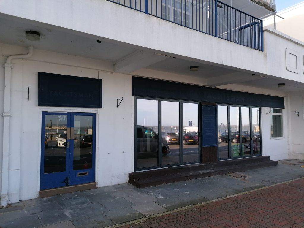 Pub/bar to let in The Parade, Cowes PO31, £20,000 pa Zoopla