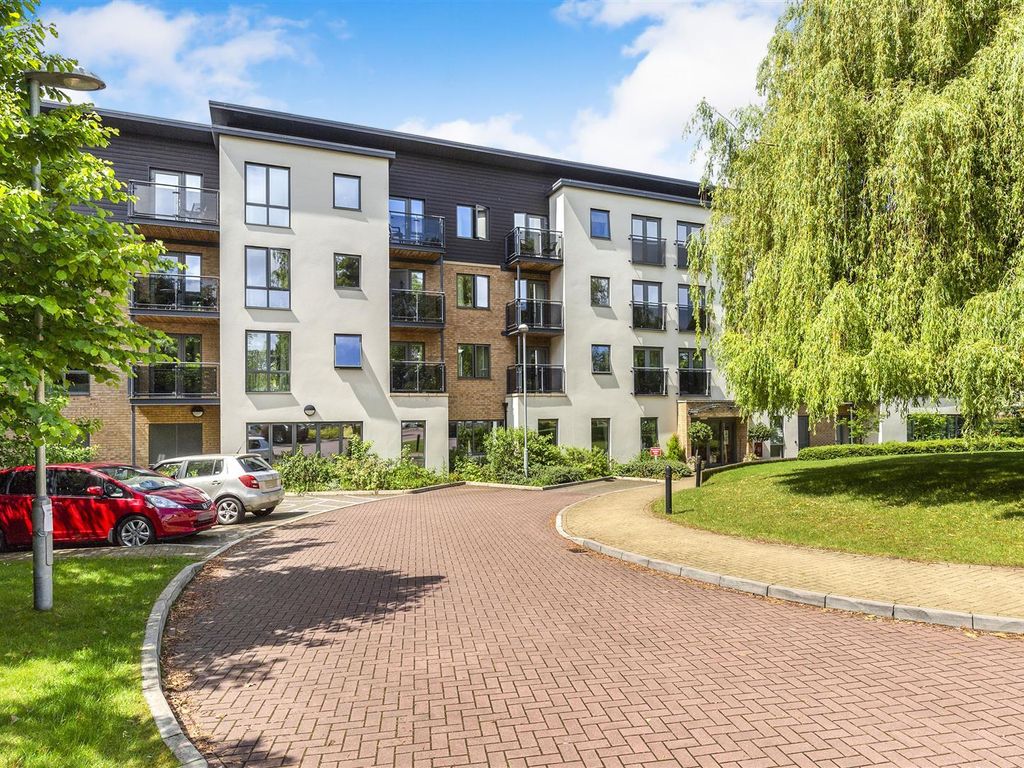 2 bed flat for sale in Jenner Court, St Rd, Cheltenham GL50, £
