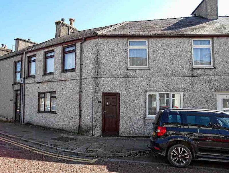 3 bed terraced house to rent in A Market Place, Penygroes, Caernarfon